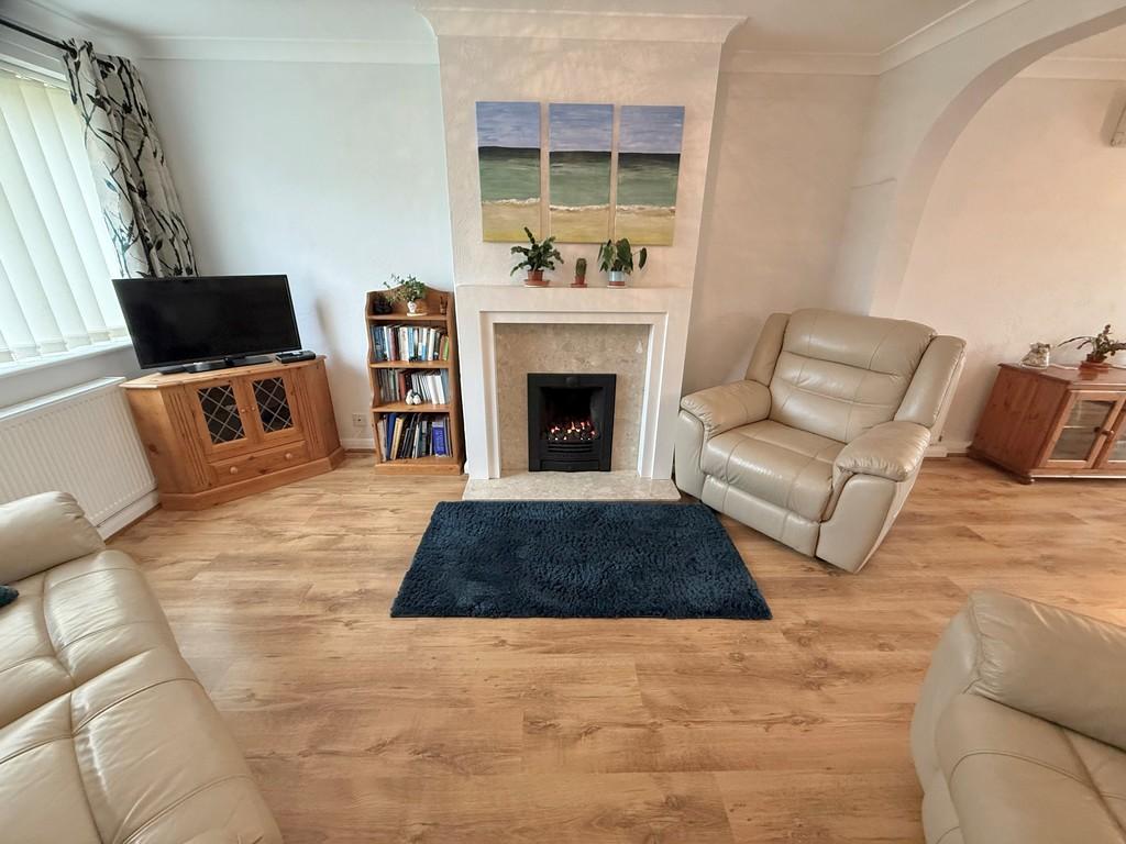 121 Mallon Dene Lounge 1