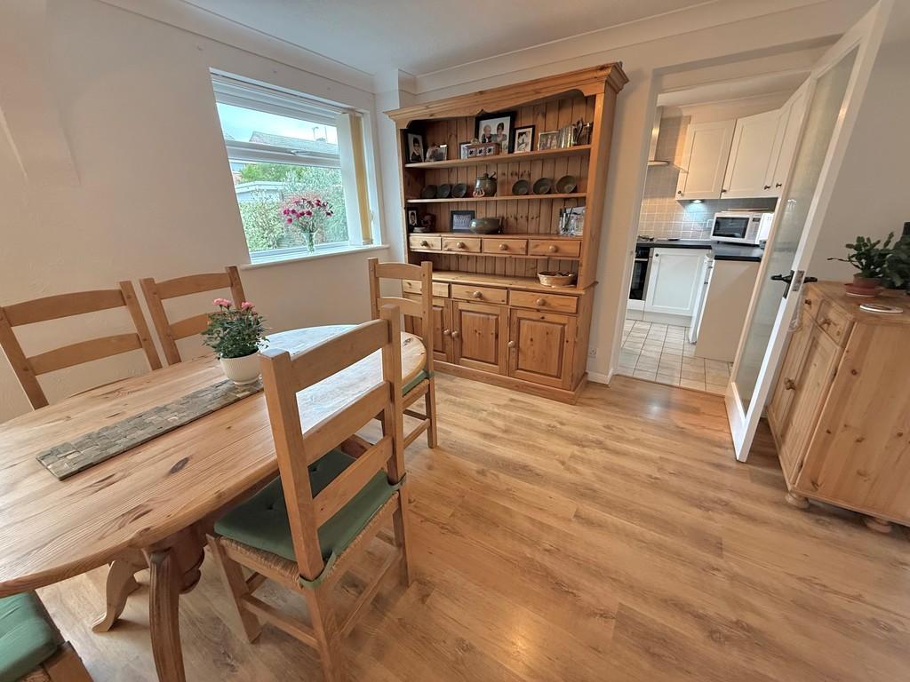 121 Mallon Dene Dining