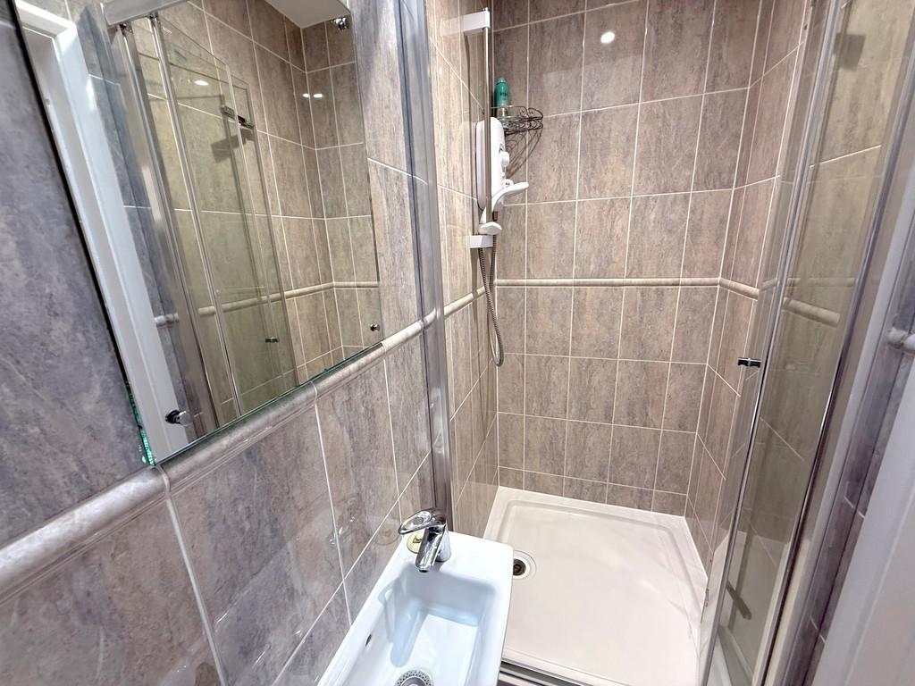 121 Mallon Dene Shower Room 2
