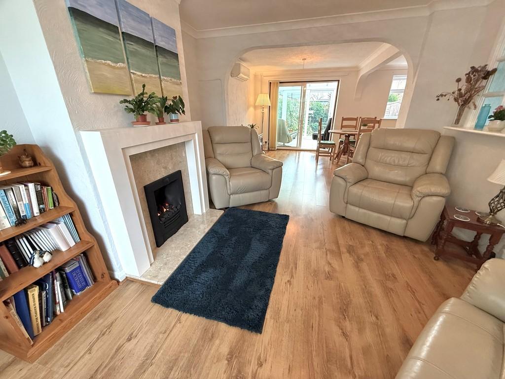 121 Mallon Dene Lounge 2