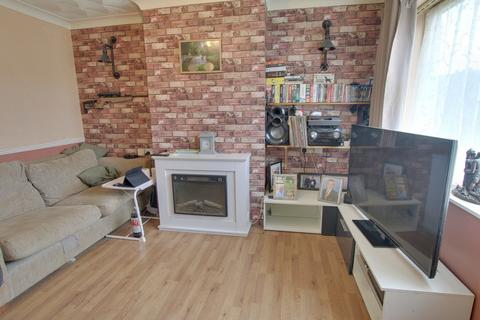 3 bedroom semi-detached house for sale, Heathcote Close, March PE15