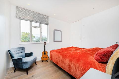 2 bedroom flat to rent, Nightingale Lane, London SW12