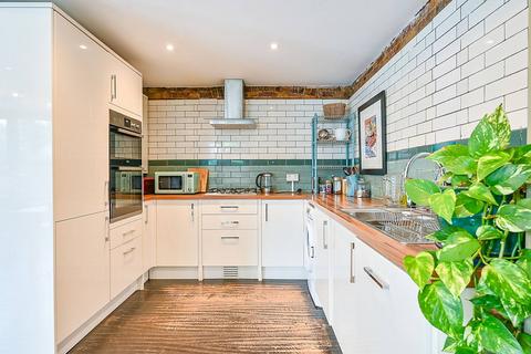 3 bedroom flat for sale, Clifden Road, Brentford, TW8