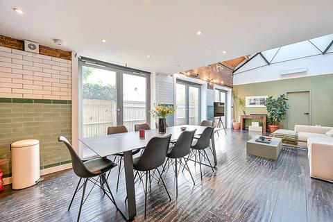 3 bedroom flat for sale, Clifden Road, Brentford, TW8
