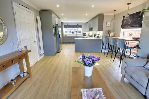 5 bedroom detached house for sale, Oaktree Close, Doddington PE15