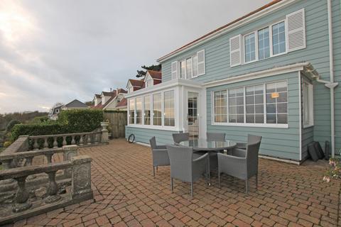 3 bedroom detached house to rent, St. Albans Gardens, Ventnor, Isle of Wight