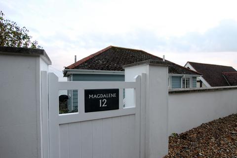 3 bedroom detached house to rent, St. Albans Gardens, Ventnor, Isle of Wight