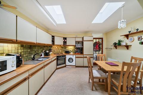 2 bedroom terraced house for sale, Beckhampton Street, Swindon, SN1