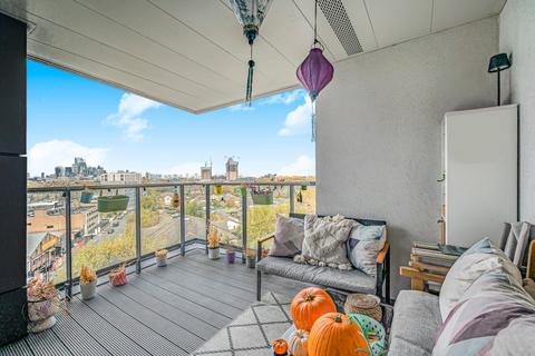 2 bedroom flat for sale, Chancellor House, London