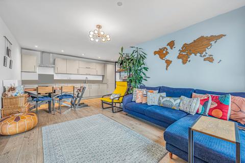 2 bedroom flat for sale, Chancellor House, London