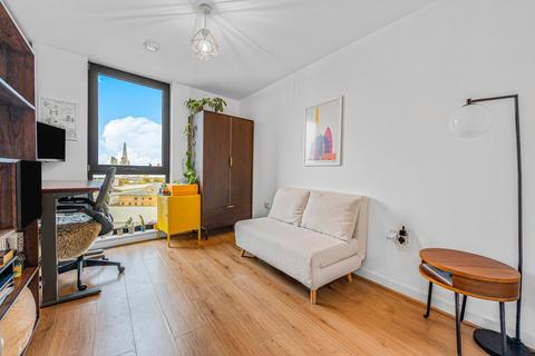 2 bedroom flat for sale, Chancellor House, London