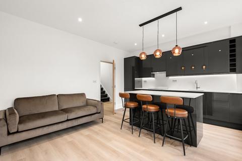 3 bedroom flat to rent, Isledon Road, London