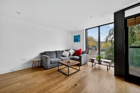 1 bedroom flat for sale, Packington Street, London N1