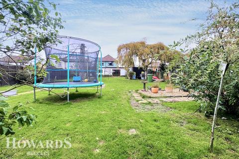 5 bedroom detached house for sale, Lowestoft Road, Beccles