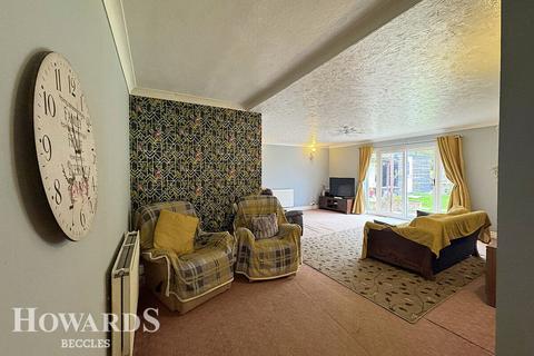 5 bedroom detached house for sale, Lowestoft Road, Beccles