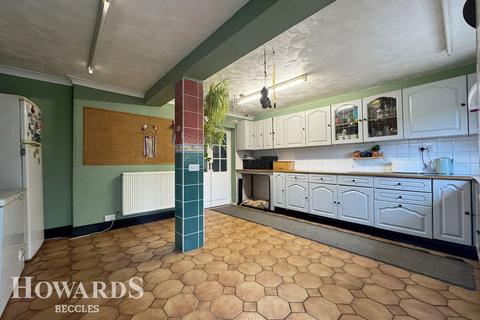 5 bedroom detached house for sale, Lowestoft Road, Beccles