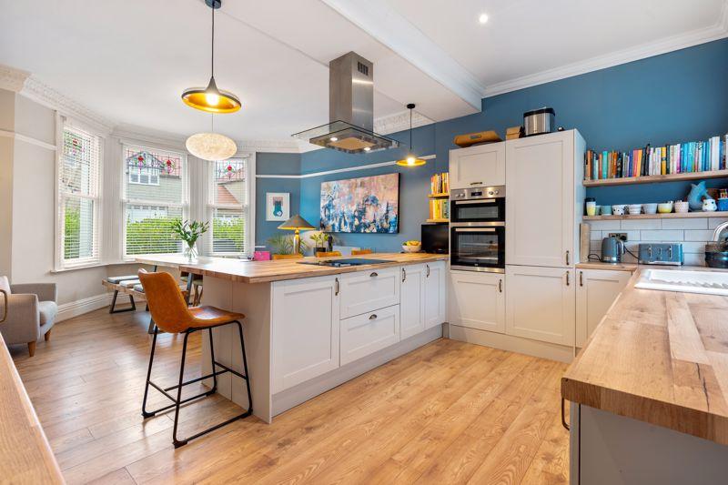 Perth House, 27...