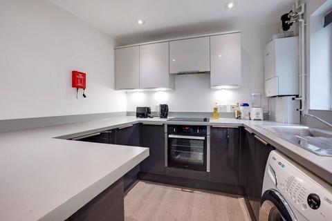 6 bedroom semi-detached house to rent, Downs Road, Canterbury CT2