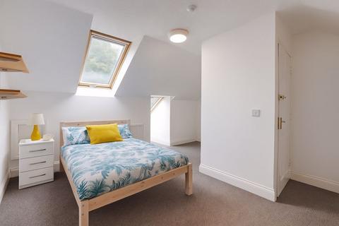 6 bedroom semi-detached house to rent, Downs Road, Canterbury CT2