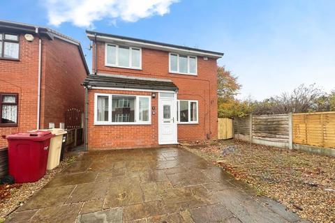 4 bedroom detached house to rent, Roscow Avenue, Breightmet, Bolton