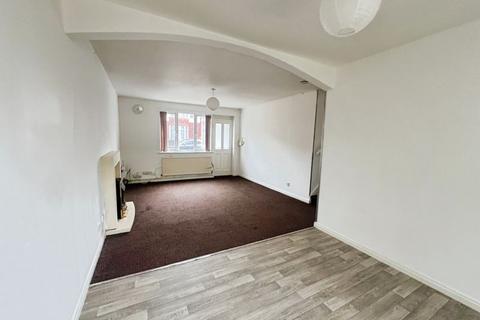 4 bedroom detached house to rent, Roscow Avenue, Breightmet, Bolton