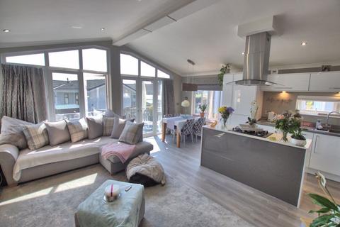 2 bedroom detached bungalow for sale, Southwick Road, Wickham PO17