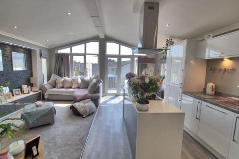 2 bedroom detached bungalow for sale, Southwick Road, Wickham PO17