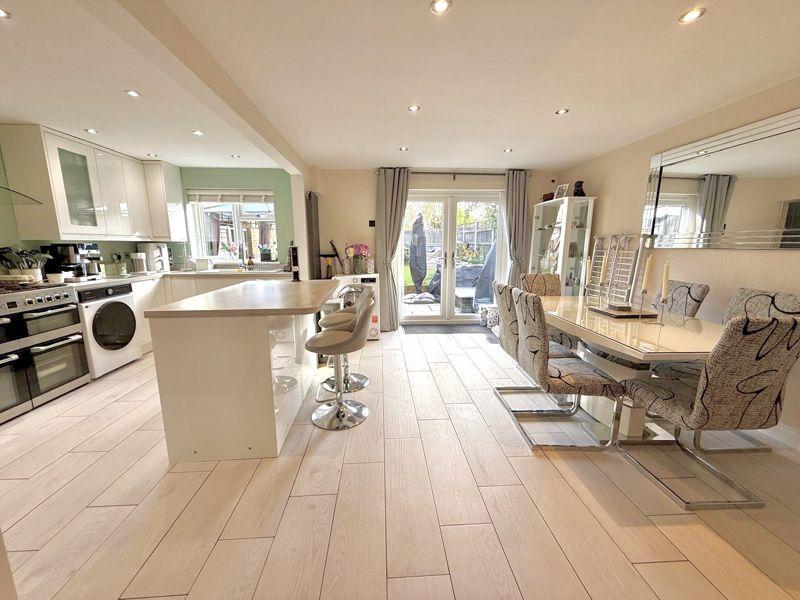 Kitchen/Dining