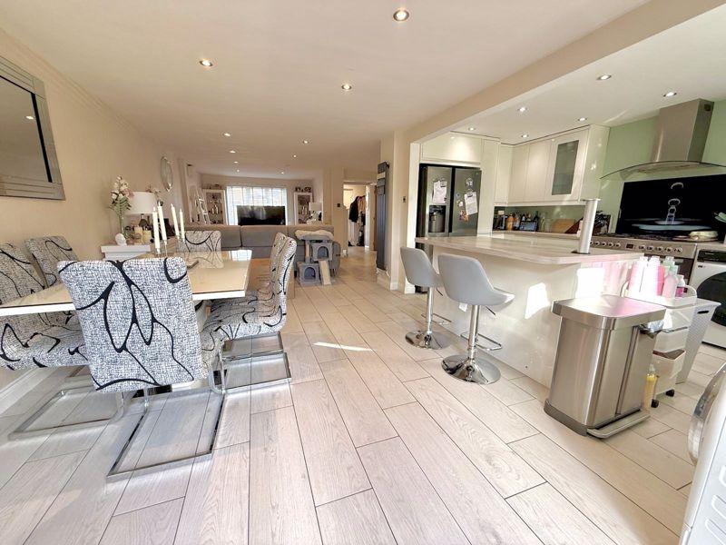 Kitchen/Dining