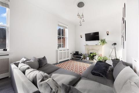2 bedroom apartment to rent, Rosebury Square, Woodford Green IG8