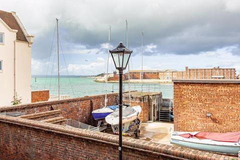 2 bedroom flat for sale, Broad Street, Old Portsmouth