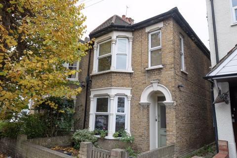 2 bedroom apartment for sale, Oakleigh Park Drive, Leigh-On-Sea