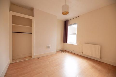 2 bedroom apartment for sale, Oakleigh Park Drive, Leigh-On-Sea