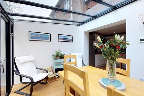 3 bedroom terraced house to rent, Hubble Close, Oxford