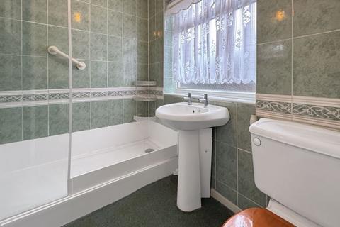 2 bedroom bungalow for sale, Venner Avenue, Cowes PO31