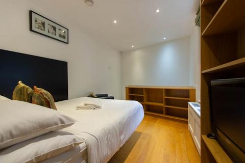 Studio to rent, Cartwright Gardens, London WC1H
