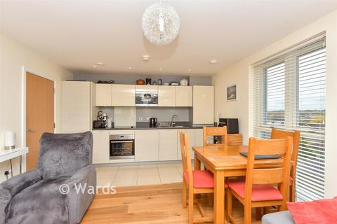 2 bedroom apartment for sale, Dunlin Drive, Chatham ME4