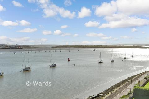 2 bedroom apartment for sale, Dunlin Drive, Chatham ME4