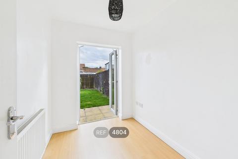 3 bedroom terraced house to rent, Riverhead Gardens, Driffield, YO25 6AA