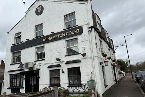 undefined, Hampton Court Road, East Molesey, KT8