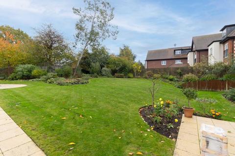 1 bedroom retirement property for sale, Greenacres Lodge, Limpsfield Road, Warlingham, Surrey, CR6 9FA