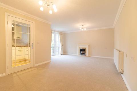 1 bedroom retirement property for sale, Greenacres Lodge, Limpsfield Road, Warlingham, Surrey, CR6 9FA