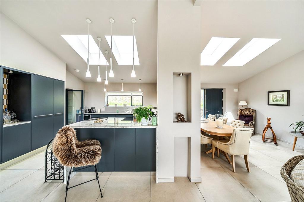 Kitchen/Dining Area