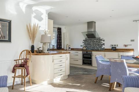 3 bedroom bungalow for sale, Poltimore, Exeter