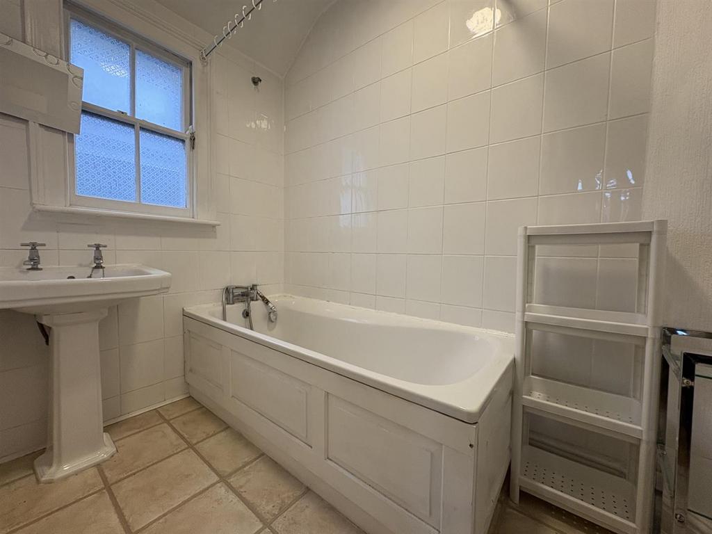 37a pen bath.jpg