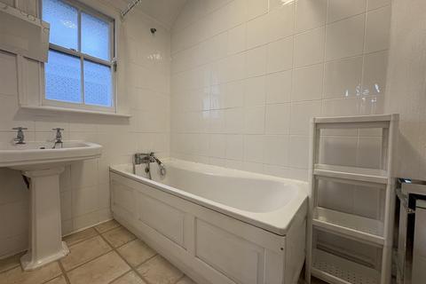 2 bedroom duplex to rent, Penylan Road, Cardiff CF24