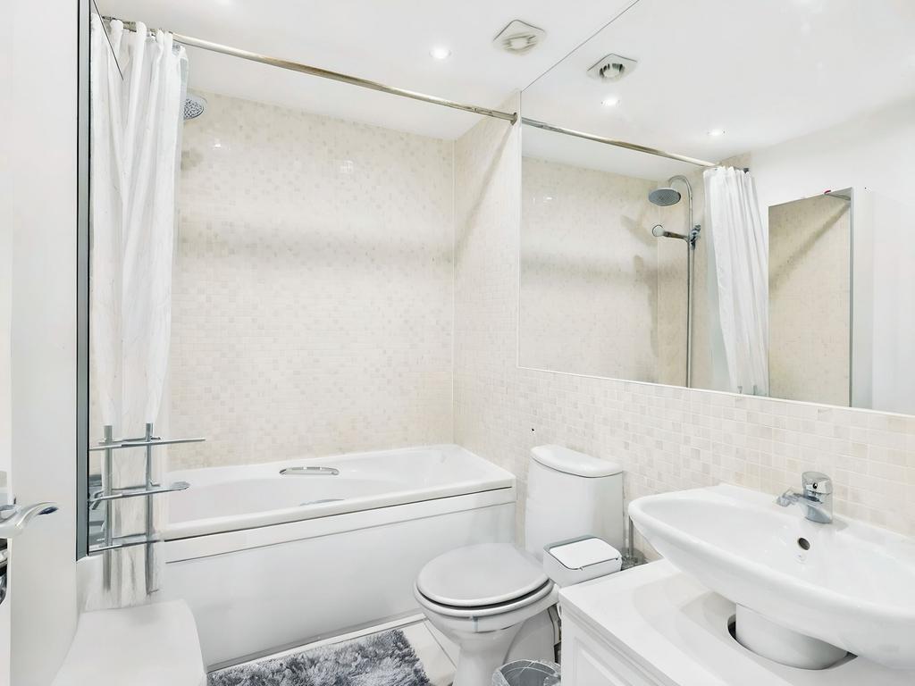 Bathroom - Floor 2