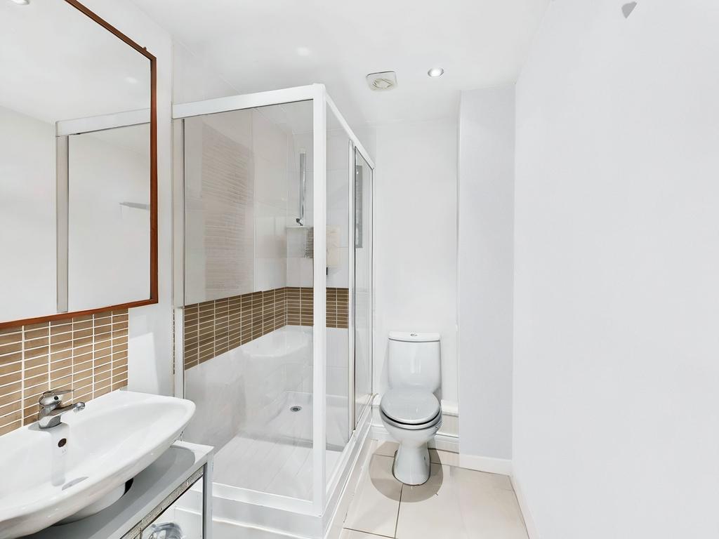 Bathroom - Floor 0