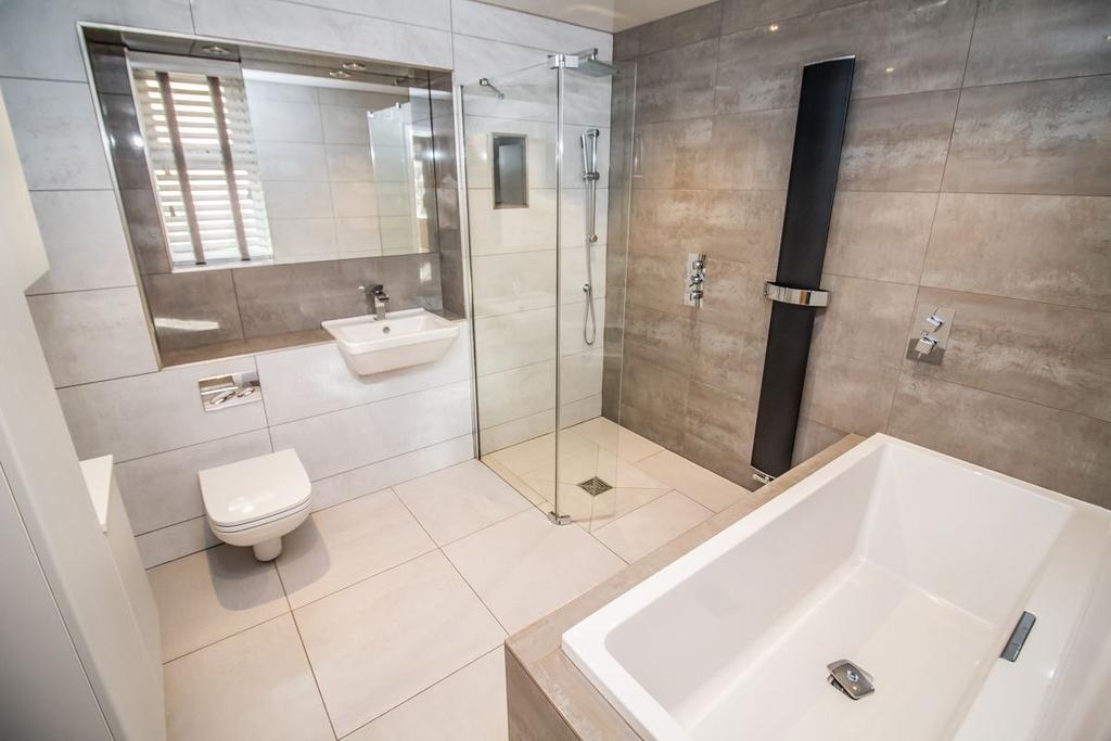 Family Bathroom.