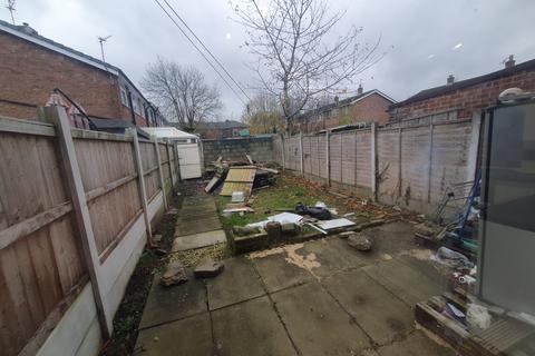 3 bedroom semi-detached house to rent, Philips Avenue, Farnworth, Bolton